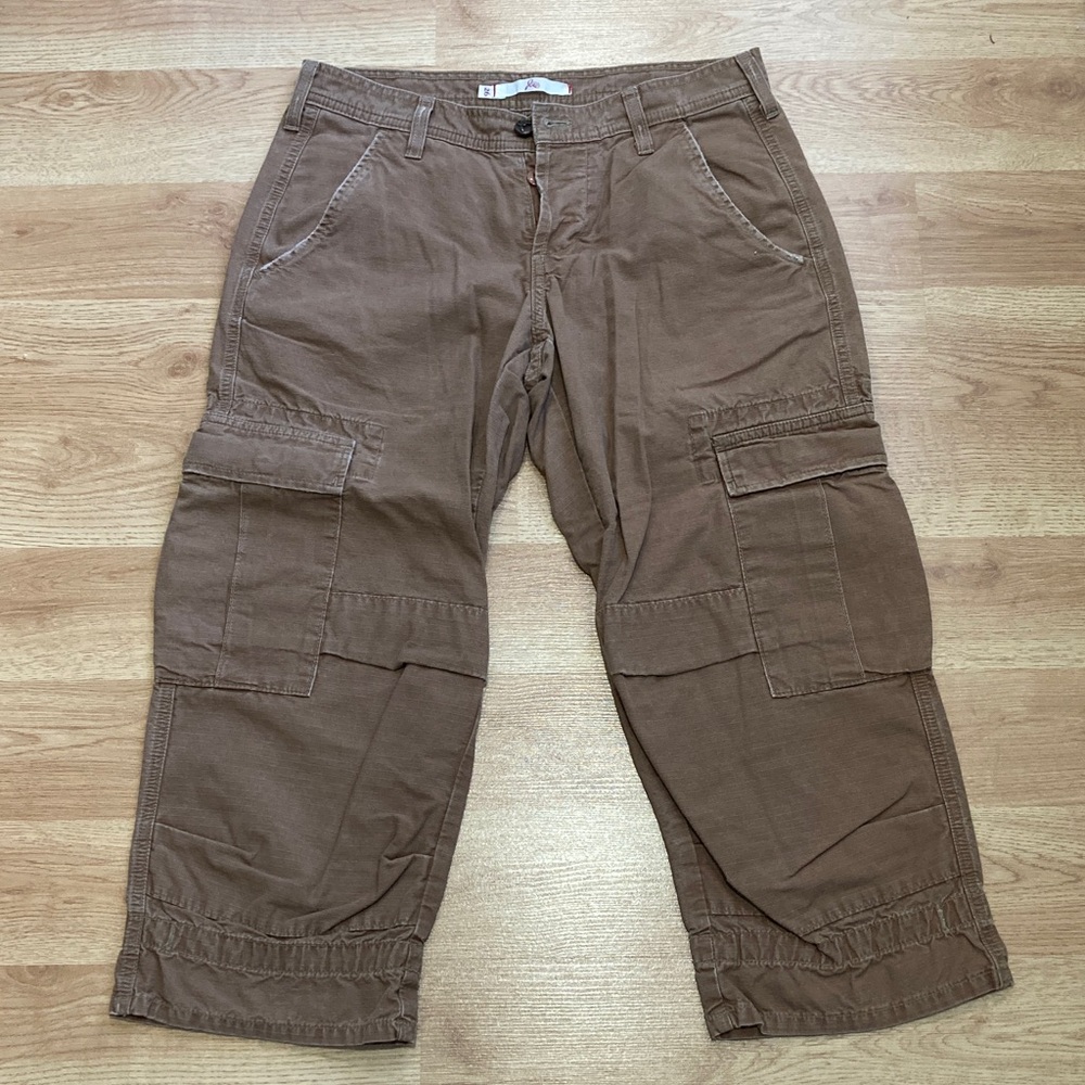Joie size 26 cargo capri